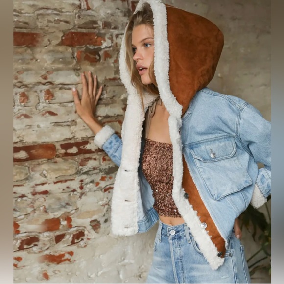 Free People Jackets & Blazers - Free People hooded denim jacket with teddy lining 🚨🚨🚨🚨🚨🚨🚨🚨🚨🚨🚨🚨